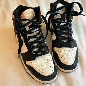 Nike Women’s Air Force 1 Mid Black and White